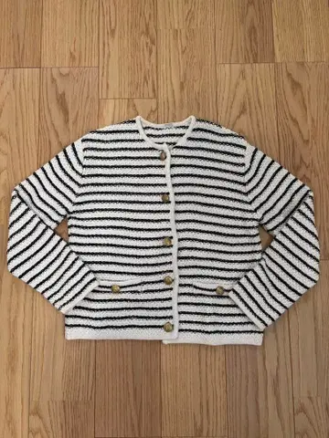 Mila Owen 금장 버튼 숏 기장 니트 가디건 보더 1 사이즈