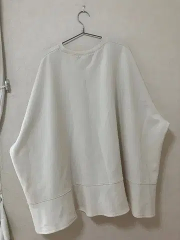 Heather 아이보리 오버 사이즈 상의