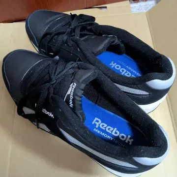 리복 메모리 테크 블랙 스니커즈