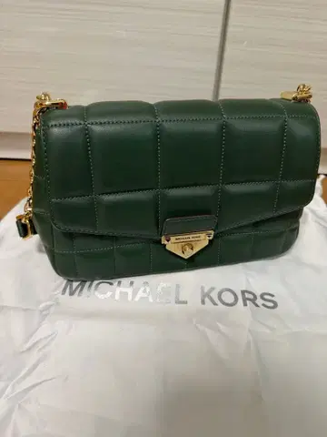 MICHAEL KORS 다크 그린 체인 숄더백 새상품급