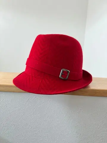 빨간색 울 햇 misaharada lux