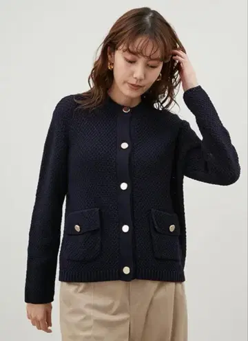 Mila Owen 미라 오웬 플랩 포켓 금장 버튼 니트 가디건