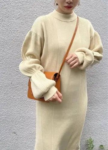 마드모아젤 로페 퍼프 슬리브 허리 쉐이프 니트 원피스