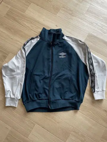umbro 9090 트랙 자켓 L 사이즈