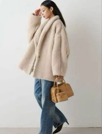 윔 가젯 인플루언서 콜라보 미들 보아 코트 베이지