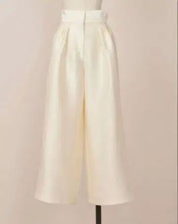 미사용 새상품 Heve 헤이 실키 턱 와이드 팬츠 36