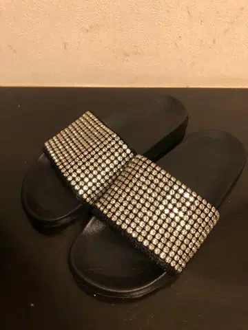 H&M 키라키라 샌들