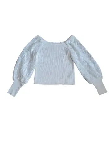 화이트 레이스 퍼프 슬리브 니트