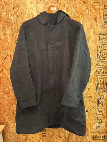 다크 그레이 후드 부착 울 코트 BEAMS