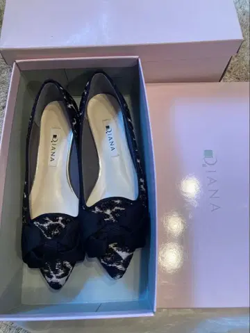 미사용 새상품 DIANA 레오파드 무늬 플랫슈즈