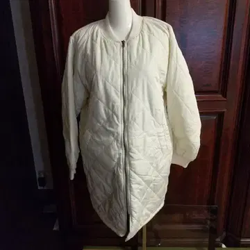 아이보리 퀼팅 자켓 하프 기장