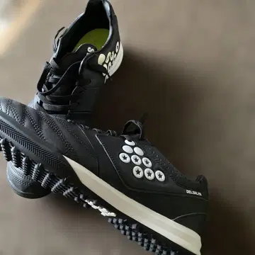 SVOLME 델살마 블랙 풋살화 트레이닝 슈즈