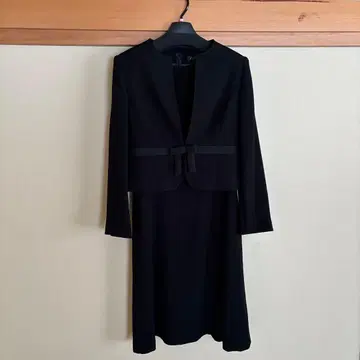 블랙스 자켓과 원피스 세트