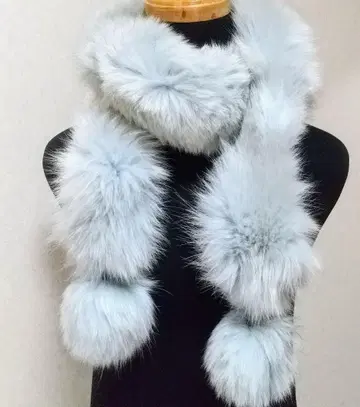 라이트 블루 퍼 스카프