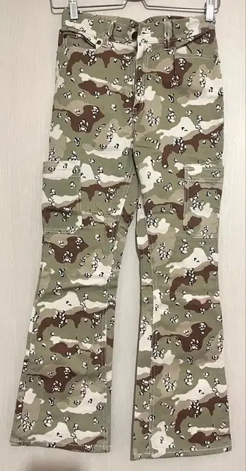 X-girl 카모 패턴 플레어 팬츠 사이드 포켓 포함