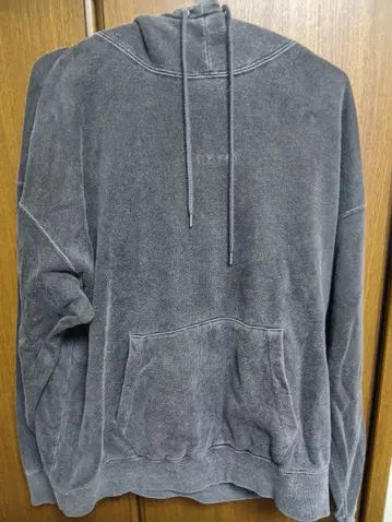 GOSTAR DE FUGA 빈티지 그레이 후드 부착 후드티