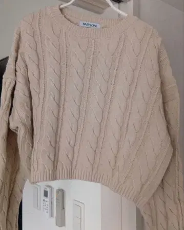BABYLONE 베이지 케이블 니트 스웨터