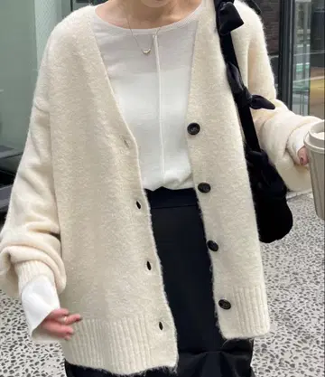 [상태 매우 좋음] 카프리슈 마쥬 아이보리 버튼 가디건 화이트