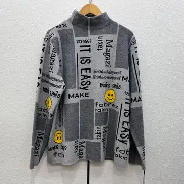 텍스트 프린트 터틀넥 니트 그레이 니코짱 영문