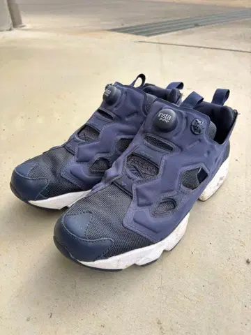 리복 Reebok 네이비 하이테크 스니커즈 버튼식 핏