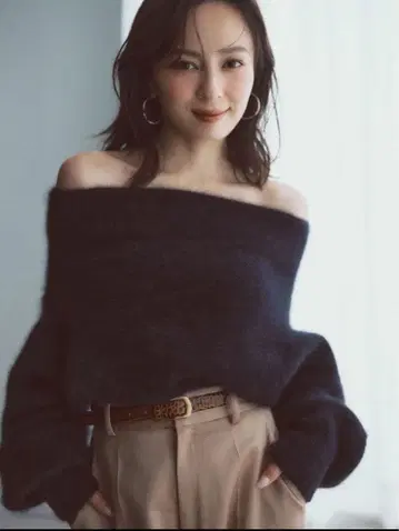 nuans 라쿤폭스 오프숄더 니트 풀오버