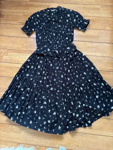 블랙 꽃무늬 셋업 프릴 소매 리본 포함