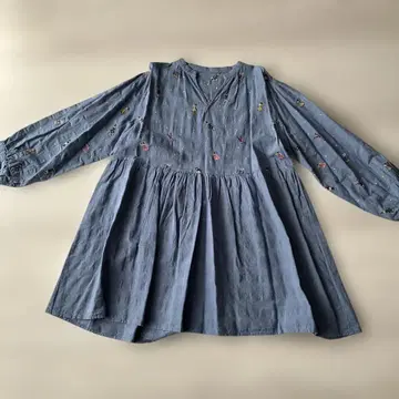 SUPER HAKKA 자수 디자인의 그레이 긴팔 원피스