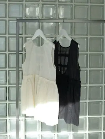 anuke Sheer Peplum Tops black