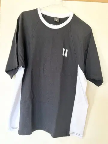 NEXZ 공식 굿즈 T셔츠 블랙/화이트