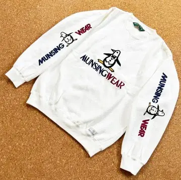 먼싱웨어 트레이닝복 맨투맨 자수 로고 빅 디자인 M 골프