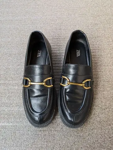 ZARA 블랙 가죽 로퍼