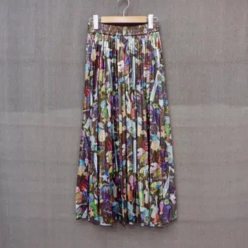 *스칼라 143744: POP 패턴 전개 홀로그램 플리츠 스커트