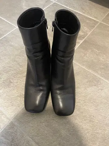 블랙 스퀘어토 부츠 중간 힐