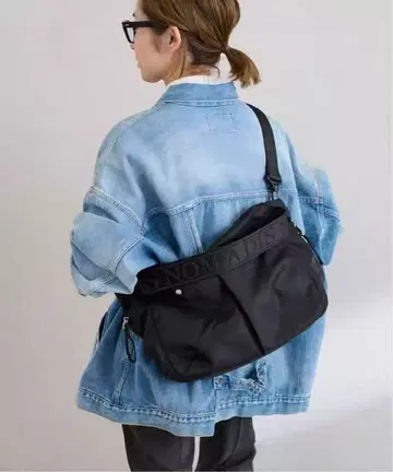 NOMADIS 블랙 나일론 숄더백