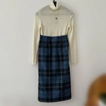 파랑과 블랙 체크 무늬 타이트 스커트 울 100%