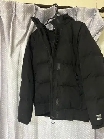 GAP 블랙 다운 자켓