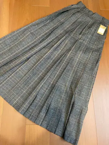 Hella 롱 플리츠 스커트 미사용품