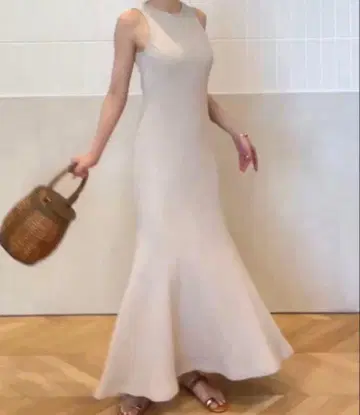 아뉴앙스 머메이드 리브 컷 원피스 라이트 베이지