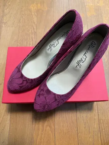 오리엔탈 트래픽 비쥬 장식 펌프스