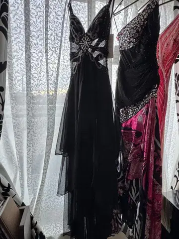 Shimmering 비즈 장식 블랙 롱 드레스