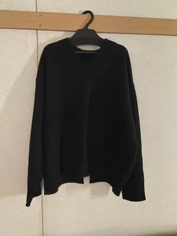 GALLARDA GARANTE 한정판 V넥 니트 블랙