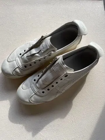 오니츠카타이거 멕시코66 슬립온 가죽 화이트