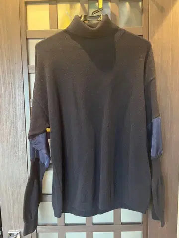 SOFTHYPHEN 터틀넥 니트