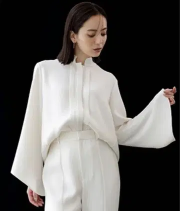 새상품 아뉴앙스 anuans 더블 크로스 수플레 슬리브 블라우스