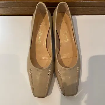 카네마츠 베이지 가죽 펌프스 37
