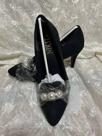[새상품] NIKITA 블랙 하이힐 펄 장식