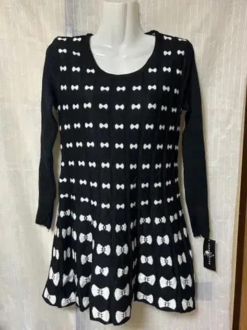 [새상품] 리본 무늬 긴팔 튜닉 블랙과 화이트