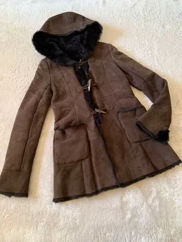 아나이 천연 가죽 비터 브라운 후드 부착 무스탕 코트