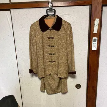 볼보네제 베이지 브라운 무늬 셋업