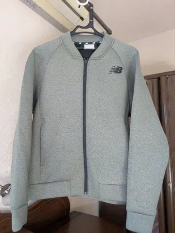 새상품급 New Balance 지퍼 맨투맨